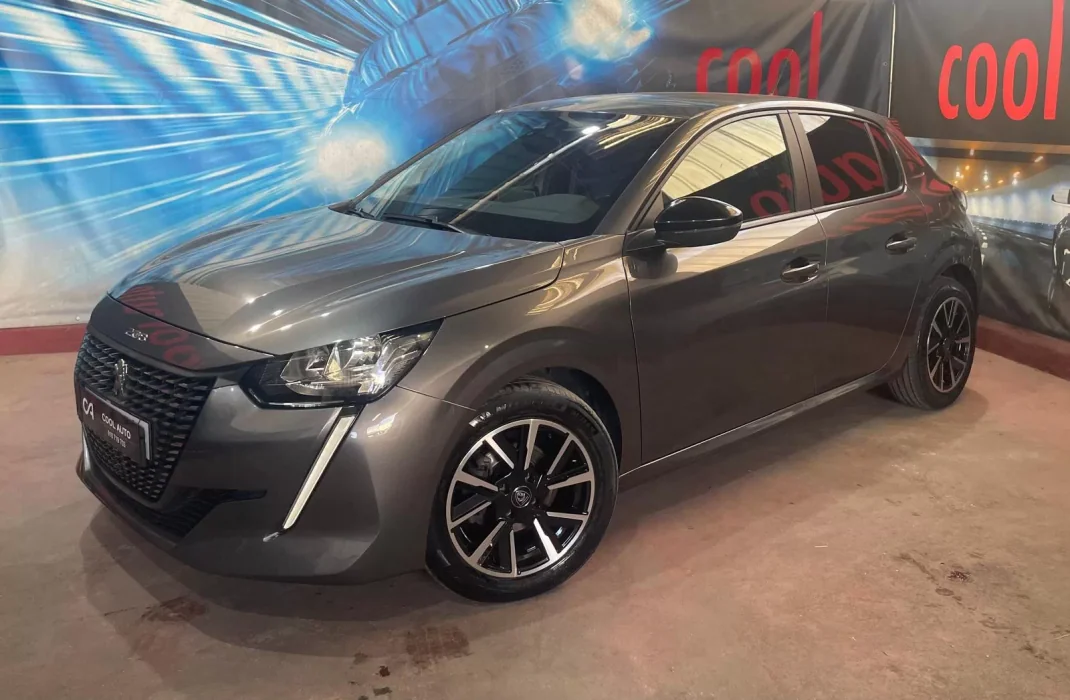 Peugeot 208 2023 - 14900 EUR, 44000 km - AUTO.MOTO.pt - 44000km - foto 1 de 47