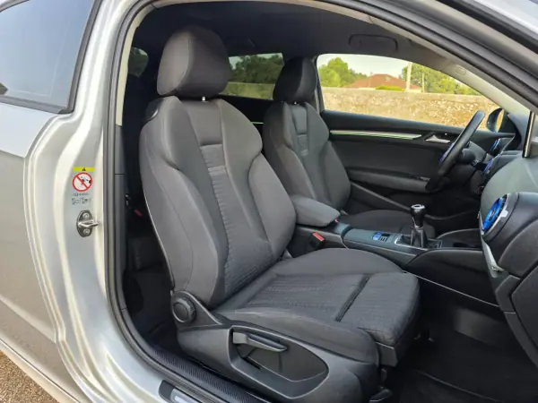 Audi A3 2013 - 12990 EUR, 203000 km - 203000km - foto 33 de 37
