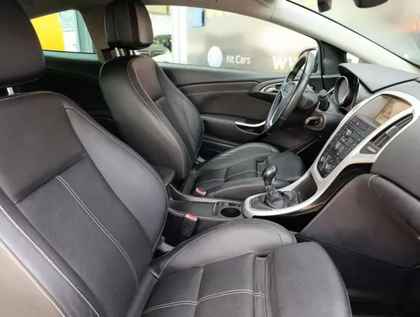 Opel Astra GTC 2012 - 11900 EUR, 95263 km - AUTO.MOTO.pt - 95263km - foto 16 de 22