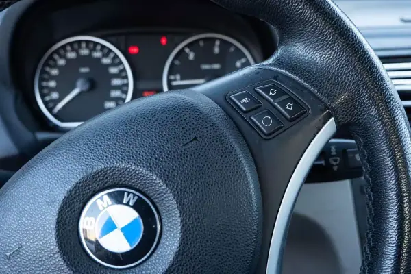 BMW 118 2010 - 9999 EUR, 279000 km - AUTO.MOTO.pt - 279000km - foto 12 de 18