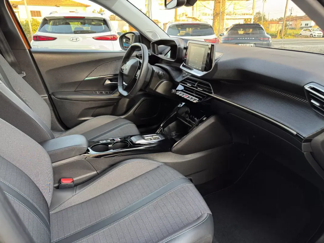 Peugeot e-2008 2022 - 17990 EUR, 64000 km - AUTO.MOTO.pt - 64000km - foto 14 de 48