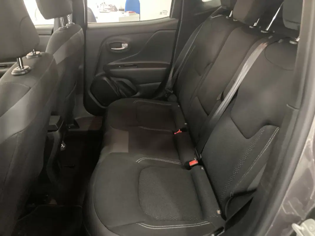 Jeep Renegade 2019 - 12900 EUR, 102216 km - AUTO.MOTO.pt - 102216km - foto 23 de 42