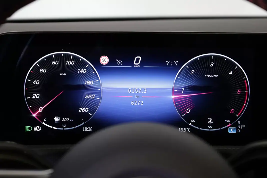 Mercedes-Benz A 180 Limousine 2025 - 39990 EUR, 6272 km - AUTO.MOTO.pt - 6272km - foto 22 de 47