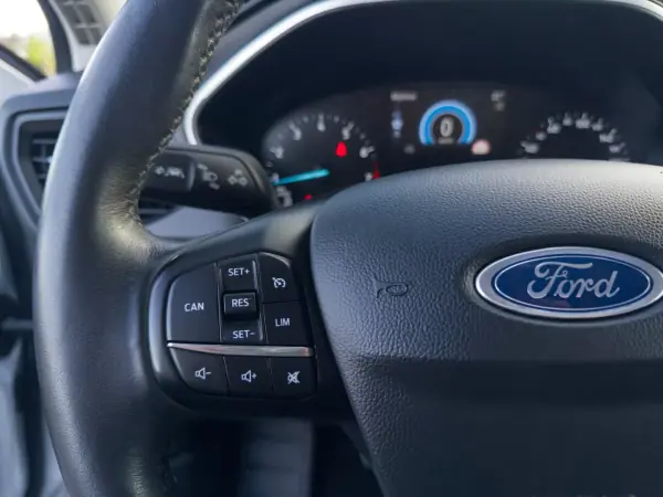 Ford Focus 2018 - 12990 EUR, 90000 km - AUTO.MOTO.pt - 90000km - foto 17 de 36