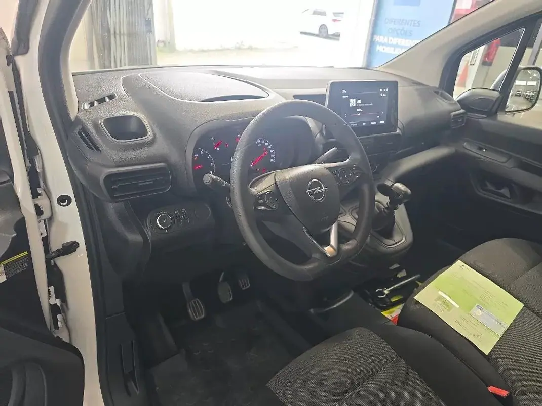 Opel COMBO 2021 - 11900 EUR, 132367 km - AUTO.MOTO.pt - 132367km - foto 5 de 6