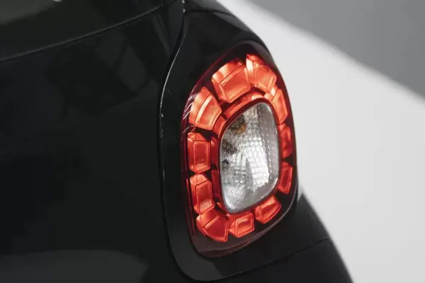 Smart ForFour 2015 - 9500 EUR, 155670 km - AUTO.MOTO.pt - 155670km - foto 27 de 36