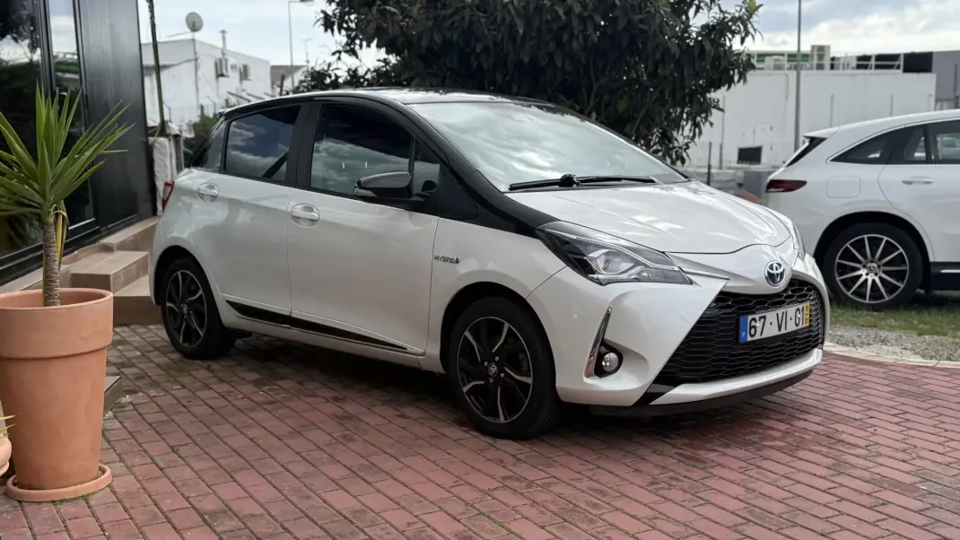 Toyota Yaris 2018 - 16990 EUR, 80000 km - AUTO.MOTO.pt - 80000km - foto 9 de 29