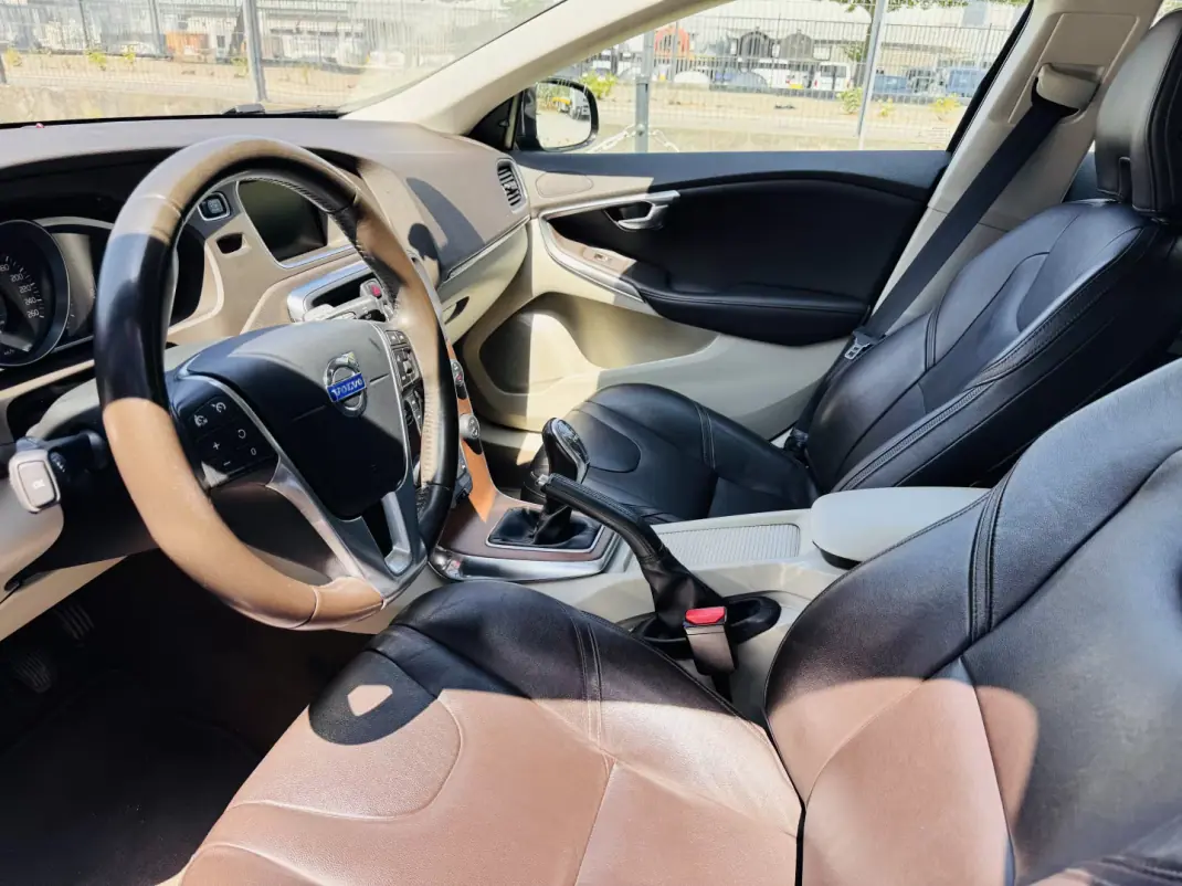 Volvo V40 Cross Country 2014 - 11500 EUR, 193000 km - 193000km - foto 8 de 18