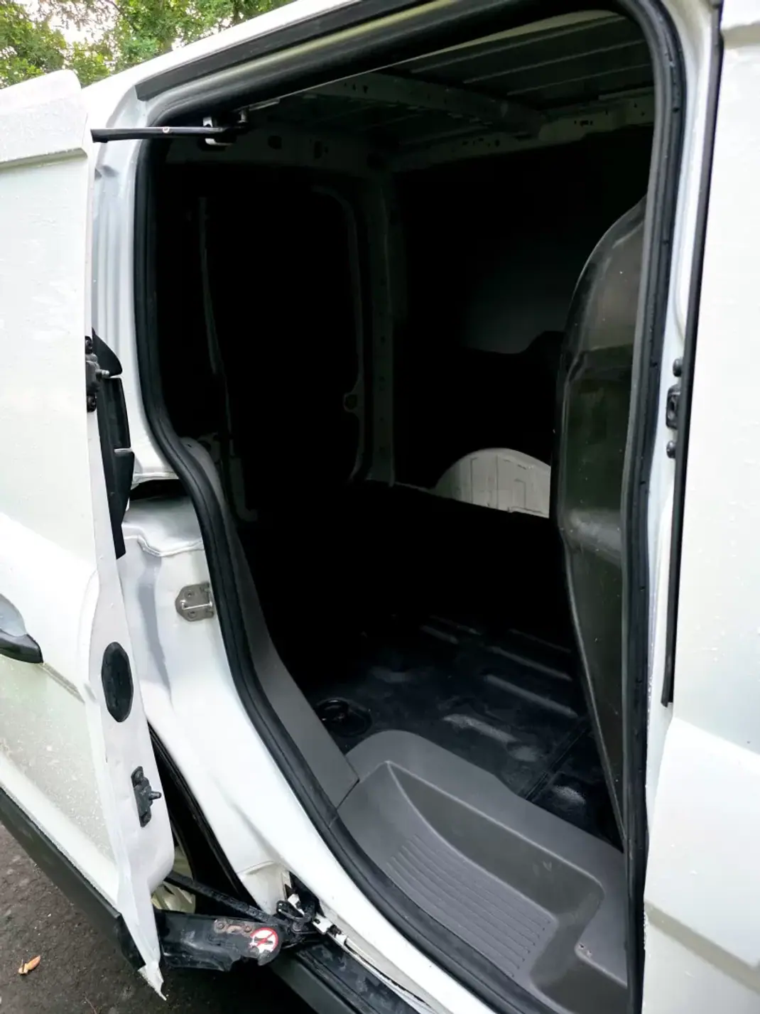 Ford Transit Connect 2019 - 11990 EUR, 144000 km - AUTO.MOTO.pt - 144000km - foto 25 de 27