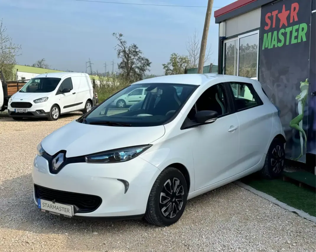 Renault Zoe 2017 - 10550 EUR, 98529 km - AUTO.MOTO.pt - 98529km - foto 3 de 18