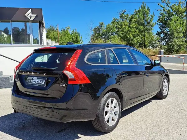 Volvo V60 2013 - 13900 EUR, 111000 km - AUTO.MOTO.pt - 111000km - foto 4 de 42