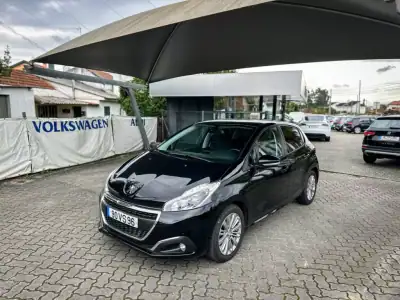 Peugeot 208 2018 - 11690 EUR, 118000 km - AUTO.MOTO.pt - 118000km - foto 11 de 12
