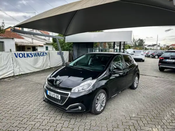 Peugeot 208 2018 - 11690 EUR, 118000 km - AUTO.MOTO.pt - 118000km - foto 11 de 12
