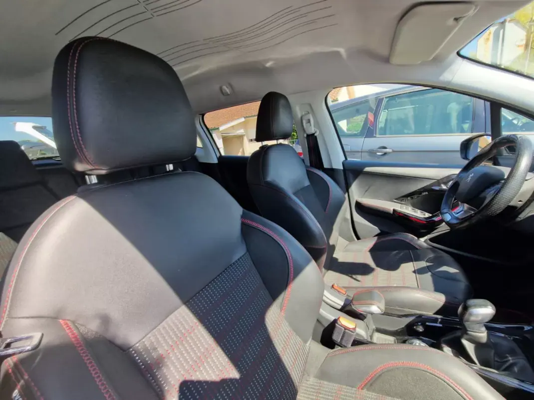 Peugeot 2008 2017 - 12990 EUR, 190000 km - AUTO.MOTO.pt - 190000km - foto 7 de 10