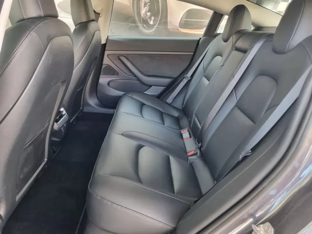 Tesla Model 3 2020 - 24900 EUR, 64000 km - 64000km - foto 6 de 16