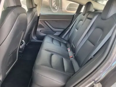 Tesla Model 3 2020 - 24900 EUR, 64000 km - 64000km - foto 6 de 16