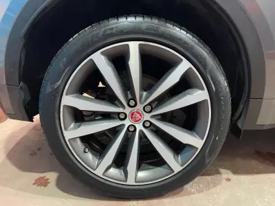 Jaguar E-Pace 2018 - 20899 EUR, 129000 km - 129000km - foto 28 de 48