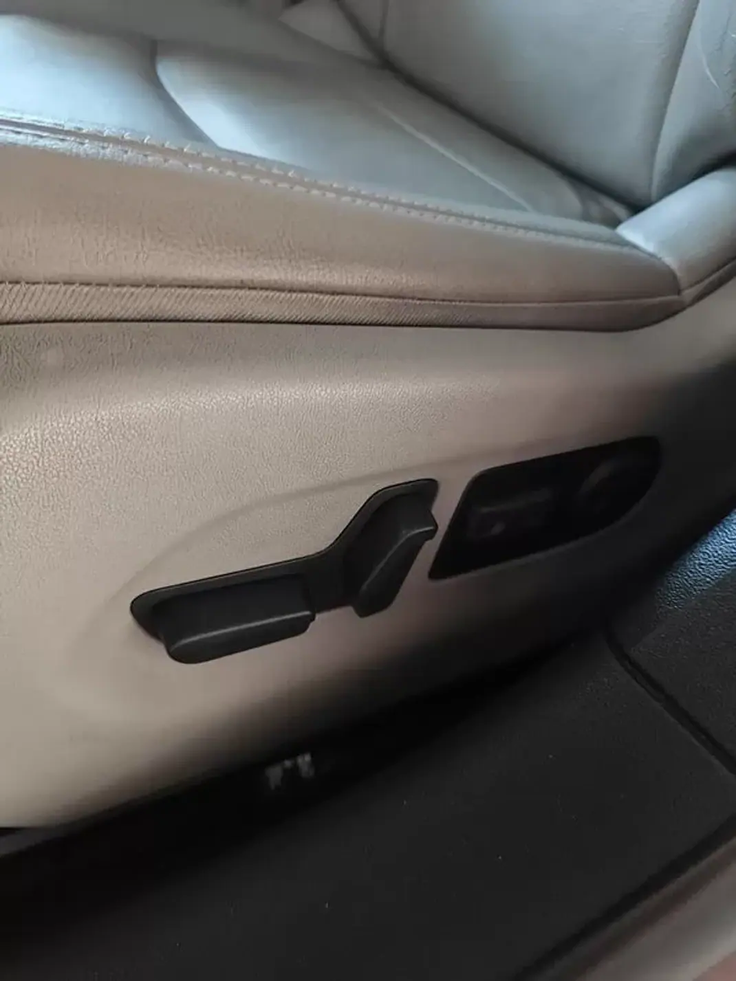 Citroën C5 Tourer 2017 - 9500 EUR, 248400 km - AUTO.MOTO.pt - 248400km - foto 25 de 38