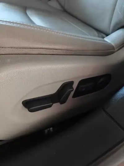 Citroën C5 Tourer 2017 - 9500 EUR, 248400 km - AUTO.MOTO.pt - 248400km - foto 25 de 38