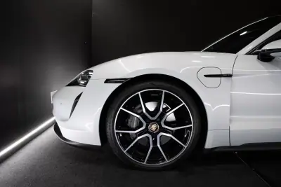 Porsche Taycan Sport Turismo 2023 — foto 5 de 18