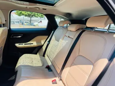 Jaguar F-Pace 2017 - 24999 EUR, 78000 km - AUTO.MOTO.pt - 78000km - foto 31 de 32