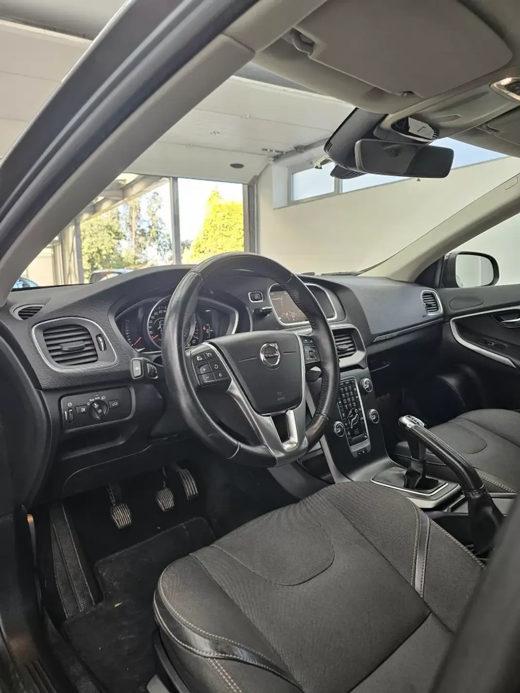 Volvo V40 Cross Country 2018 - 15000 EUR, 106816 km - 106816km - foto 32 de 40
