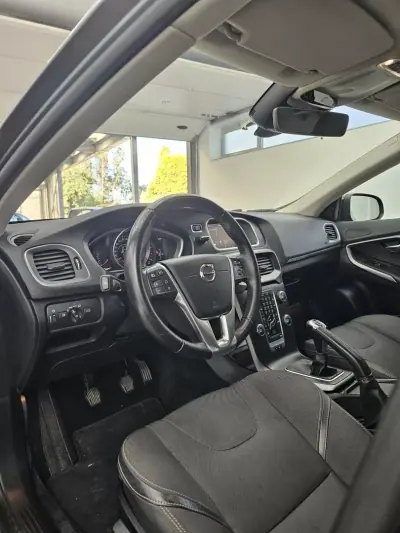 Volvo V40 Cross Country 2018 - 15000 EUR, 106816 km - 106816km - foto 32 de 40