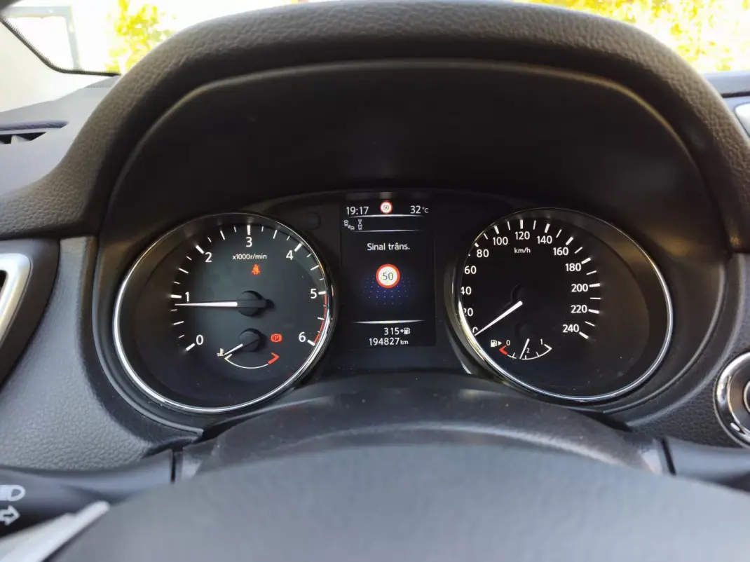 Nissan Qashqai 2015 - 12900 EUR, 195000 km - 195000km - foto 13 de 15