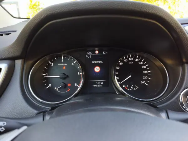 Nissan Qashqai 2015 - 12900 EUR, 195000 km - AUTO.MOTO.pt - 195000km - foto 13 de 15