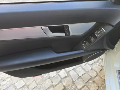 Mercedes-Benz C 250 2011 - 9999 EUR, 353413 km - AUTO.MOTO.pt - 353413km - foto 8 de 24