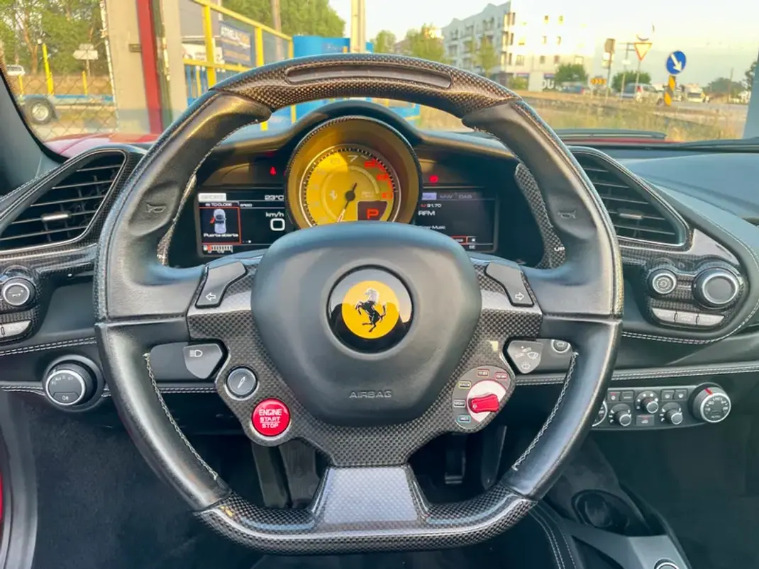Ferrari 488 2017 - 299750 EUR, 26250 km - AUTO.MOTO.pt - 26250km - foto 22 de 26