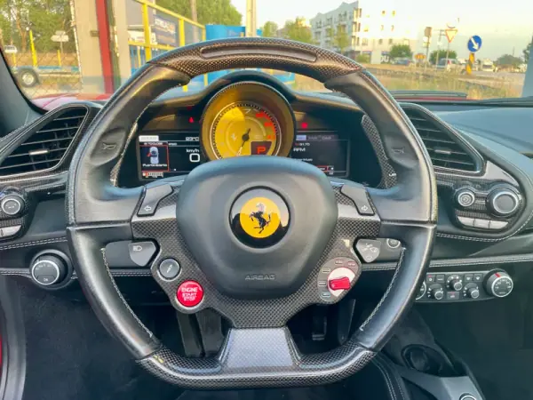 Ferrari 488 2017 - 285750 EUR, 26250 km - AUTO.MOTO.pt - 26250km - foto 22 de 26