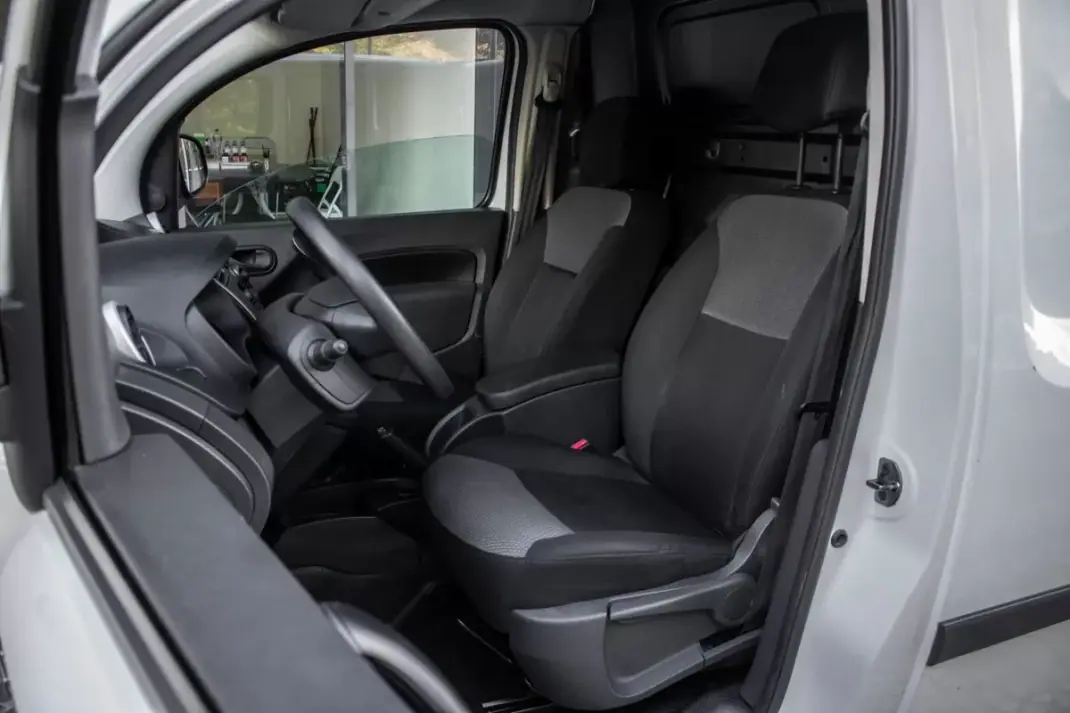 Renault Kangoo E-Tech 2020 - 9990 EUR, 57785 km - AUTO.MOTO.pt - 57785km - foto 26 de 28