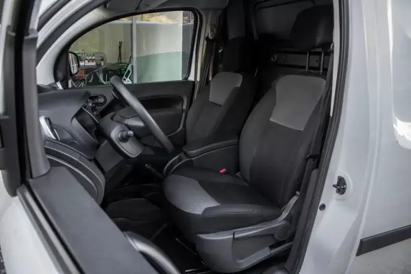 Renault Kangoo E-Tech Confort 2020 - 9990 EUR, 57785 km - AUTO.MOTO.pt - 57785km - foto 26 de 28