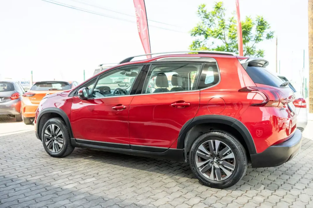 Peugeot 2008 2017 - 11900 EUR, 111000 km - 111000km - foto 5 de 10
