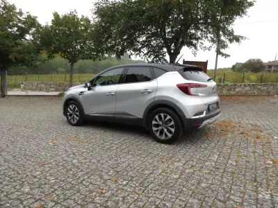 Renault Captur 2021 — foto 6 de 52