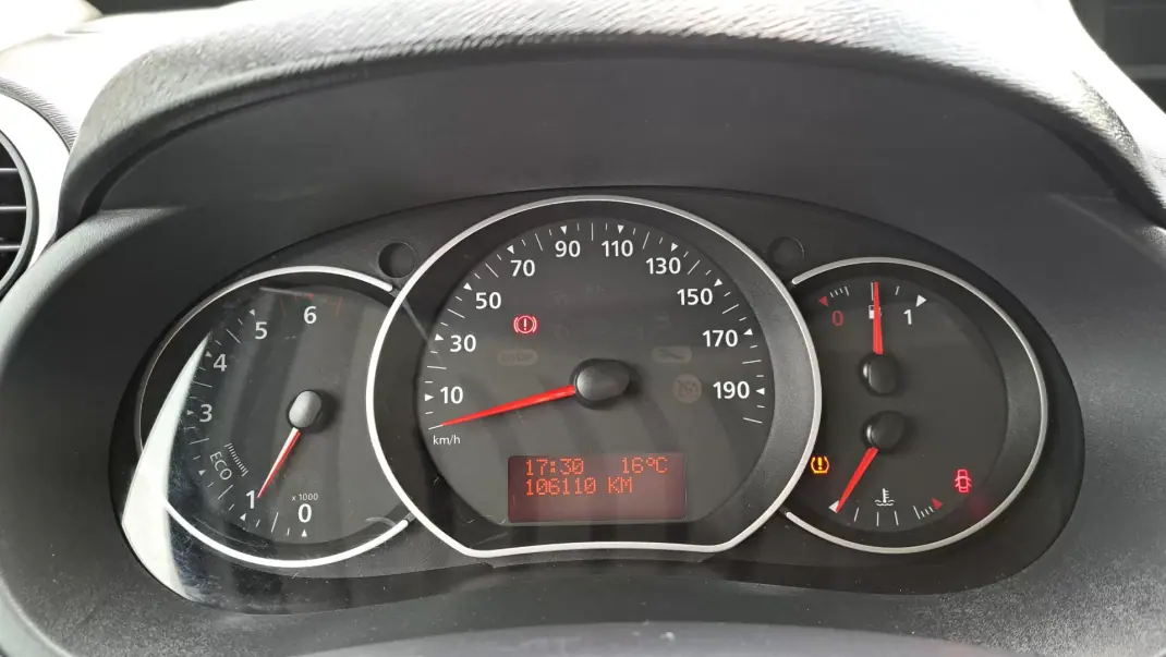 Renault TRAFIC L2H1 125CV 2019 - 19900 EUR, 106110 km - AUTO.MOTO.pt - 106110km - foto 13 de 24