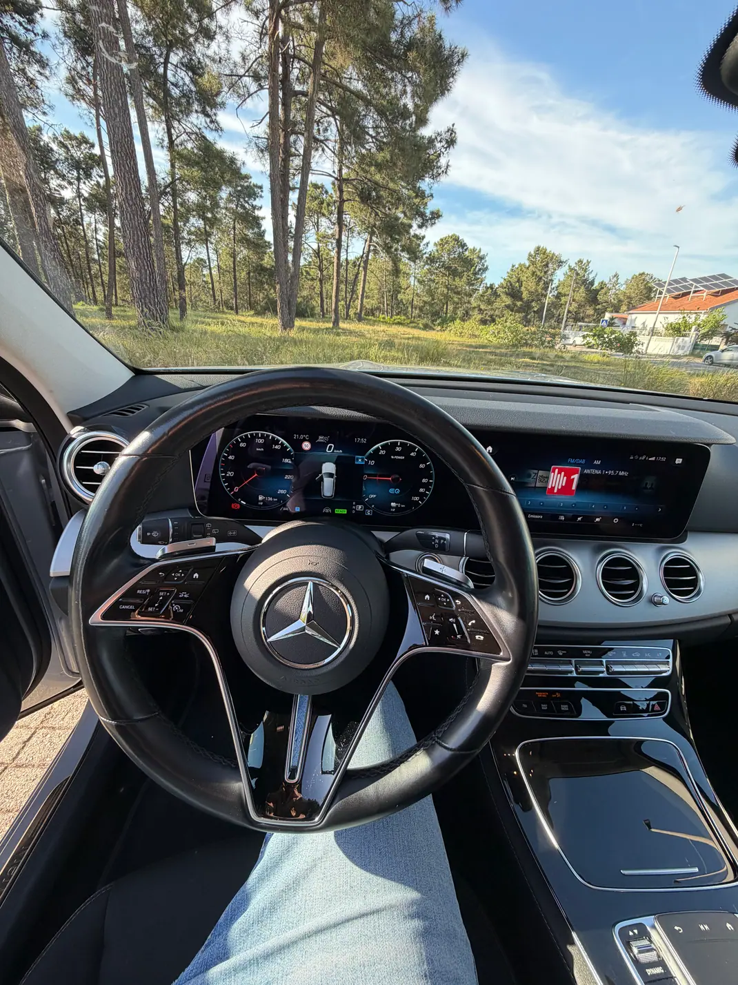 Mercedes-Benz E 300 2021 - 31900 EUR, 119000 km - AUTO.MOTO.pt - 119000km - foto 12 de 15