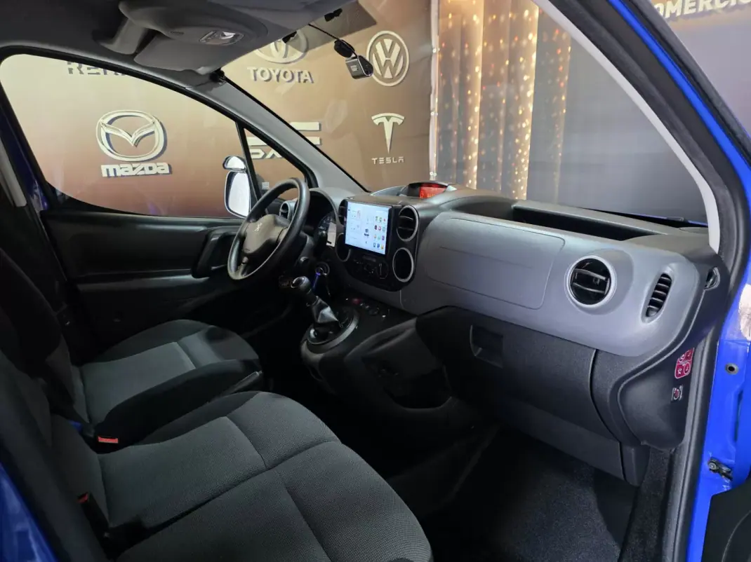 Peugeot PARTNER GIRAFON 2018 - 11990 EUR, 173000 km - AUTO.MOTO.pt - 173000km - foto 9 de 12