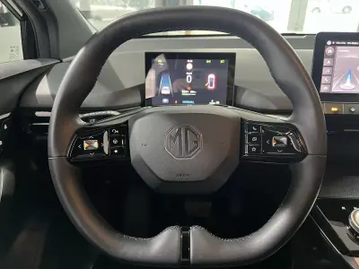 MG MG4 2023 - 24600 EUR, 14931 km - AUTO.MOTO.pt - 14931km - foto 8 de 28