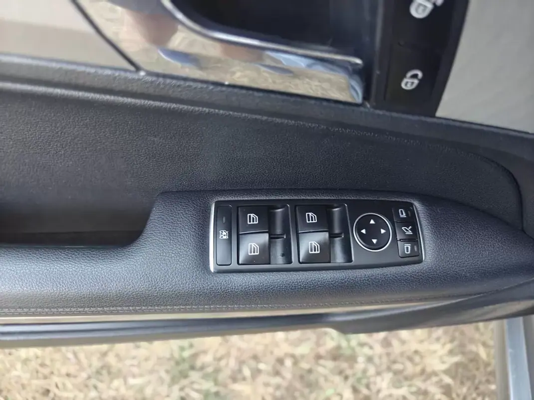 Mercedes-Benz E 220 2010 - 15499 EUR, 202000 km - 202000km - foto 23 de 35