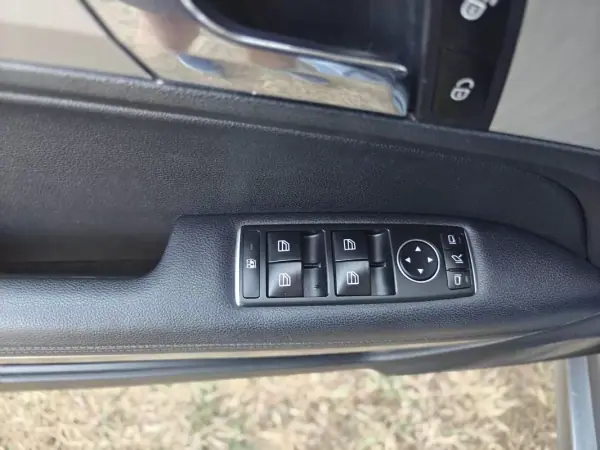 Mercedes-Benz E 220 2010 - 15499 EUR, 202000 km - AUTO.MOTO.pt - 202000km - foto 23 de 35