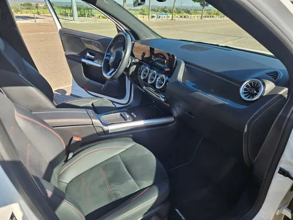 Mercedes-Benz GLA 250 2024 - 40000 EUR, 44350 km - AUTO.MOTO.pt - 44350km - foto 14 de 14