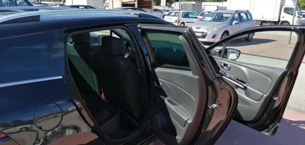 Renault Clio 2014 - 7000 EUR, 270000 km - AUTO.MOTO.pt - 270000km - foto 4 de 10