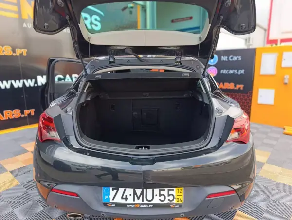 Opel Astra GTC 2012 - 11900 EUR, 95263 km - AUTO.MOTO.pt - 95263km - foto 21 de 22
