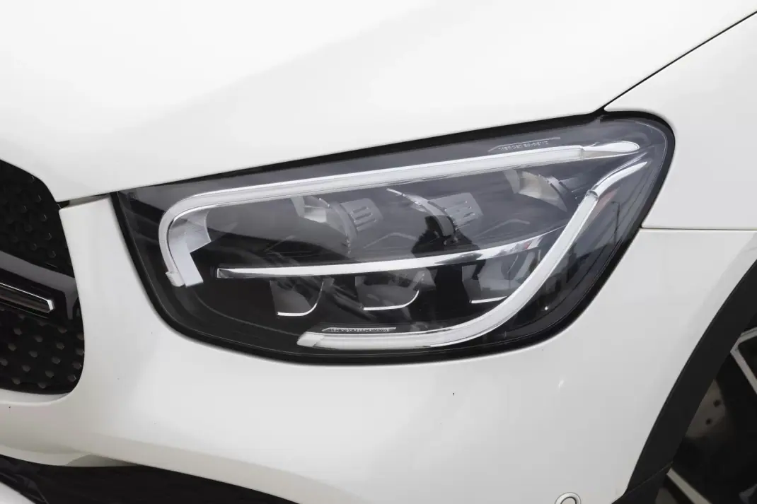 Mercedes-Benz GLC 300 2022 - 48900 EUR, 141780 km - AUTO.MOTO.pt - 141780km - foto 11 de 36