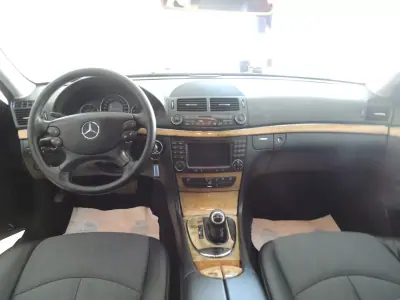 Mercedes-Benz E 220 2006 - 9950 EUR, 281100 km - AUTO.MOTO.pt - 281100km - foto 7 de 16
