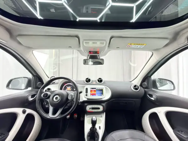 Smart ForFour 2015 - 8250 EUR, 144000 km - AUTO.MOTO.pt - 144000km - foto 10 de 21