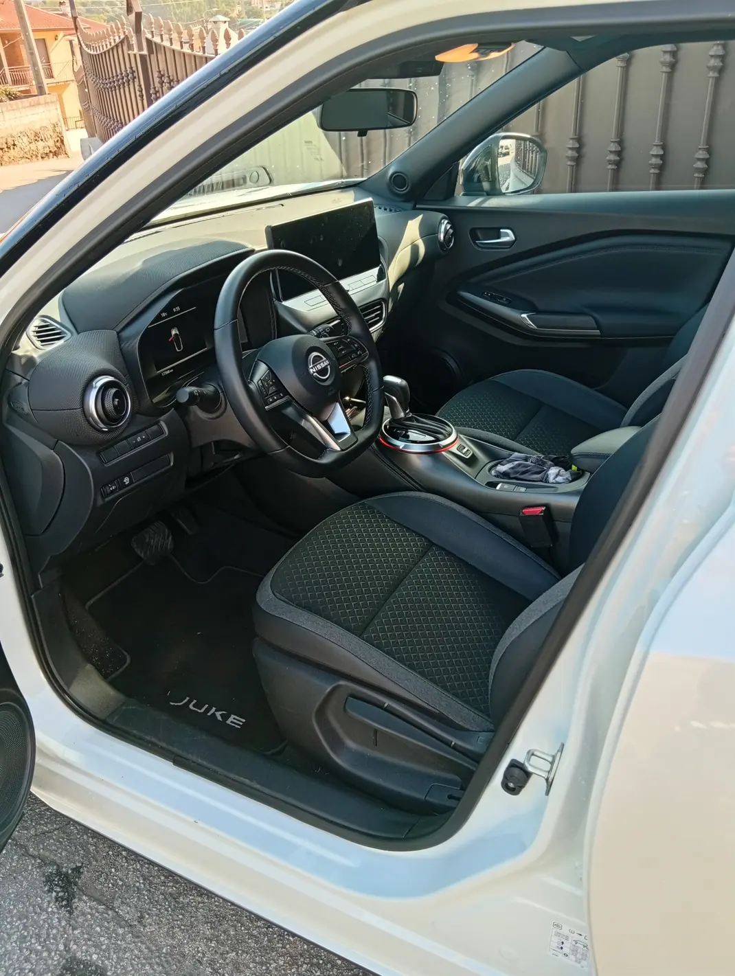 Nissan Juke 2025 - 22990 EUR, 17621 km - 17621km - foto 6 de 6