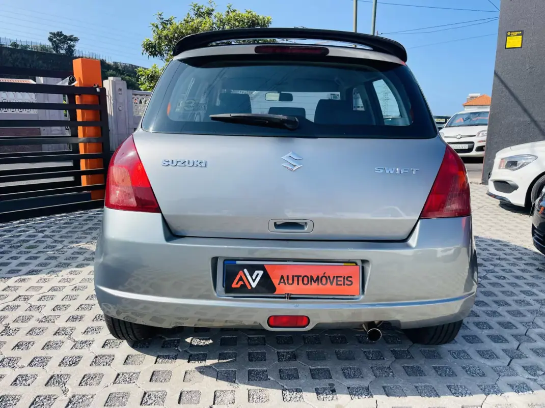 Suzuki Swift 2007 - 5250 EUR, 225212 km - AUTO.MOTO.pt - 225212km - foto 6 de 12